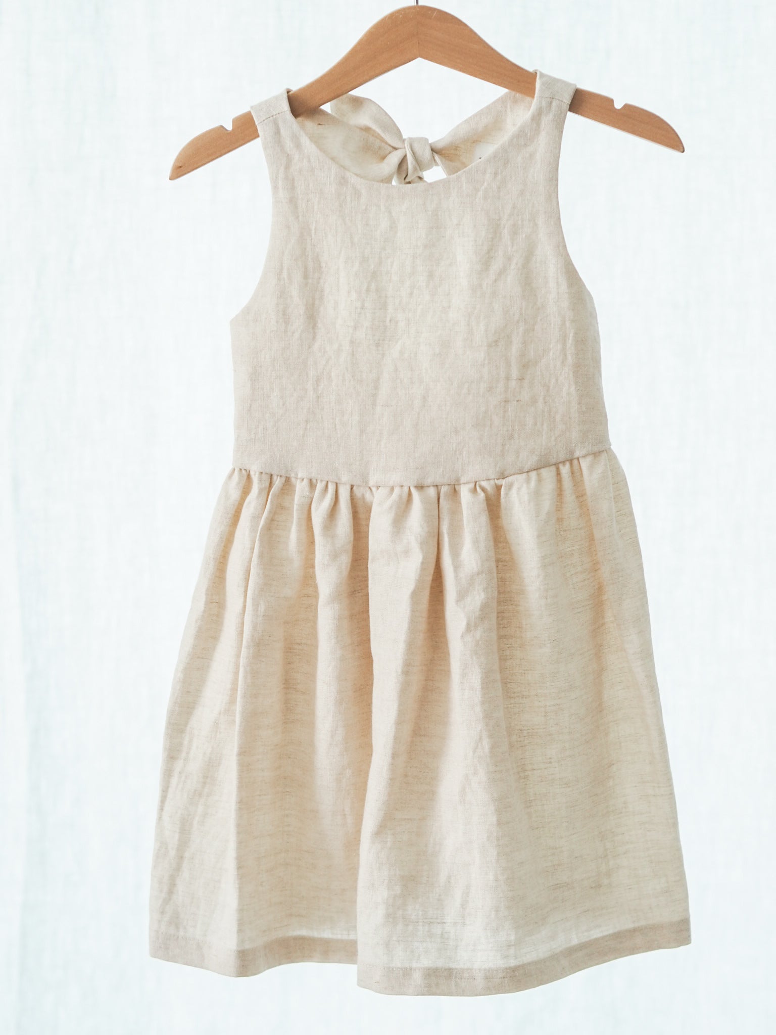 Pellavamekko rusetilla